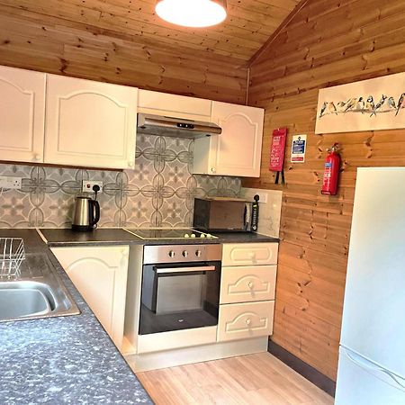 Goldcrest 1-Hot Tub-Woodland Lodges-Carmarthenshire-Tenby Exterior photo