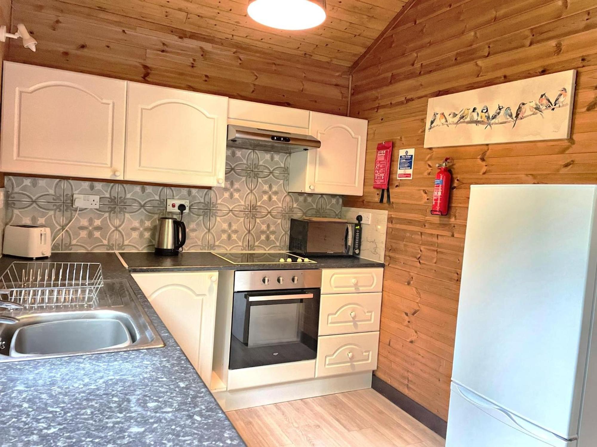 Goldcrest 1-Hot Tub-Woodland Lodges-Carmarthenshire-Tenby Exterior photo